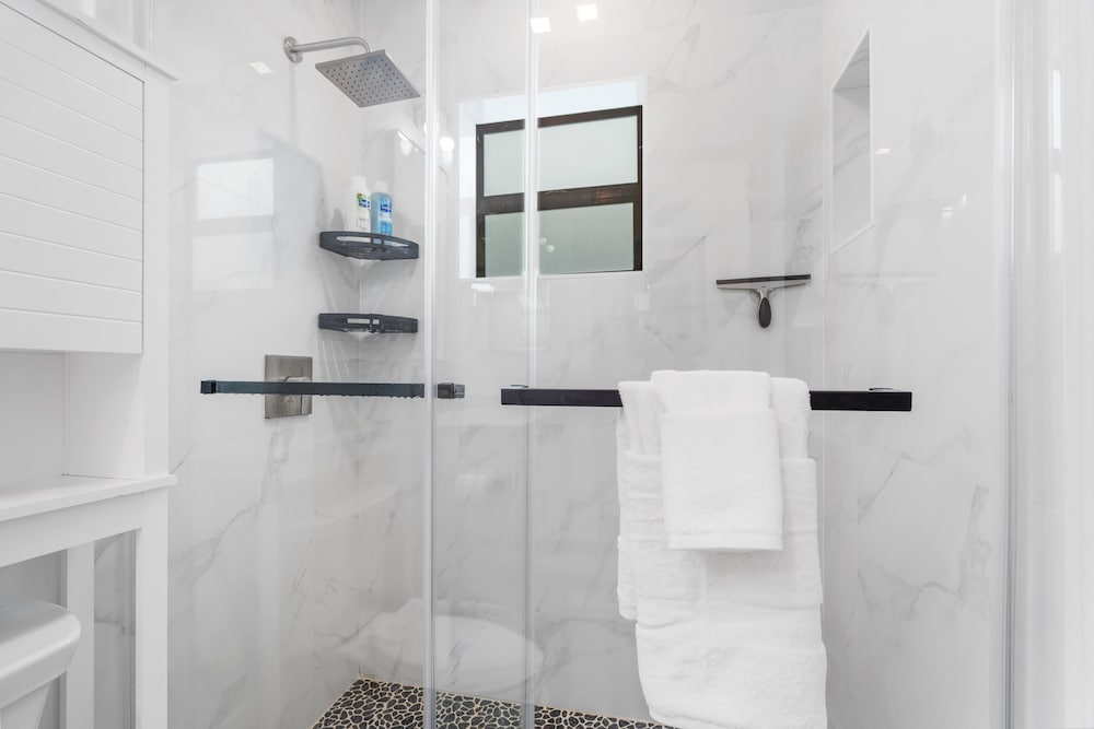 Фото Lauderdale 1 Bedroom Lux by Opus