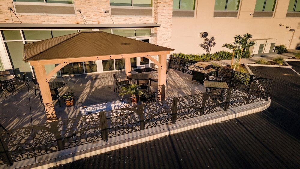 Фото Holiday Inn Express and Suites Chico