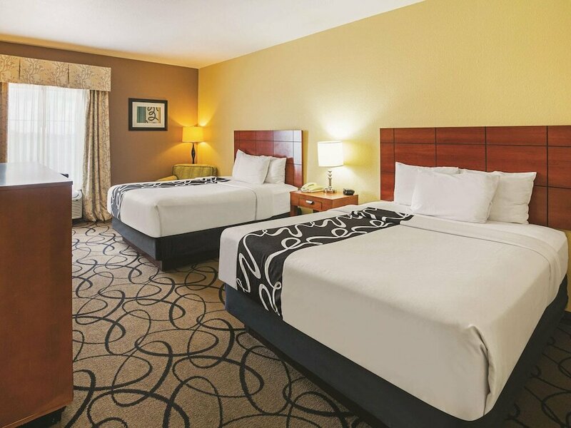 Гостиница La Quinta Inn & Suites by Wyndham Ft. Worth - Forest Hill Tx
