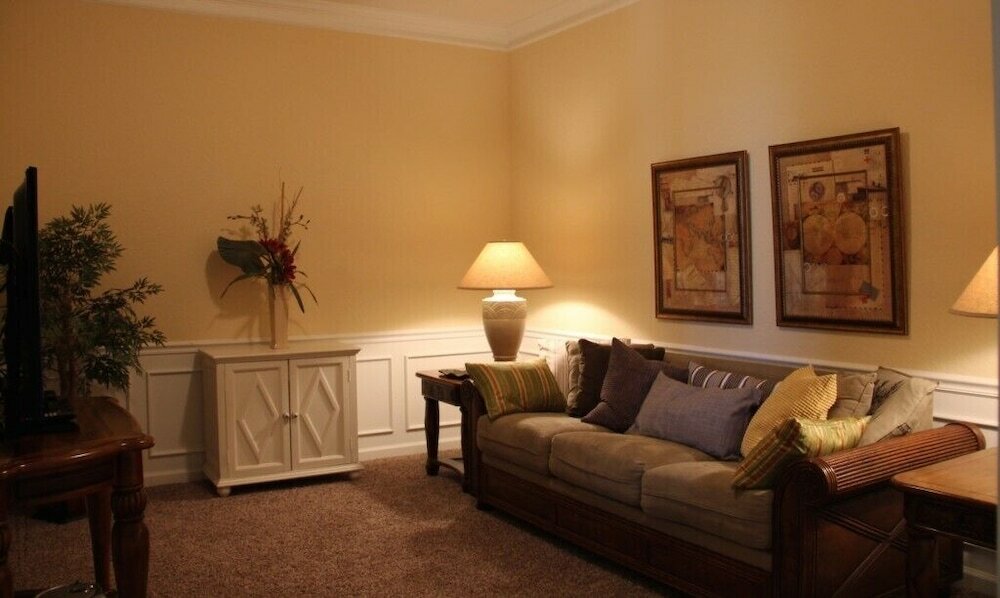 Фото Island Breeze Lake View 3 Bedroom Condo by Redawning