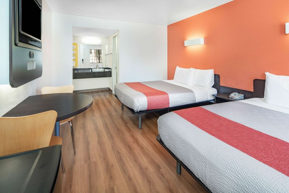Фото Motel 6 Thousand Oaks Ca