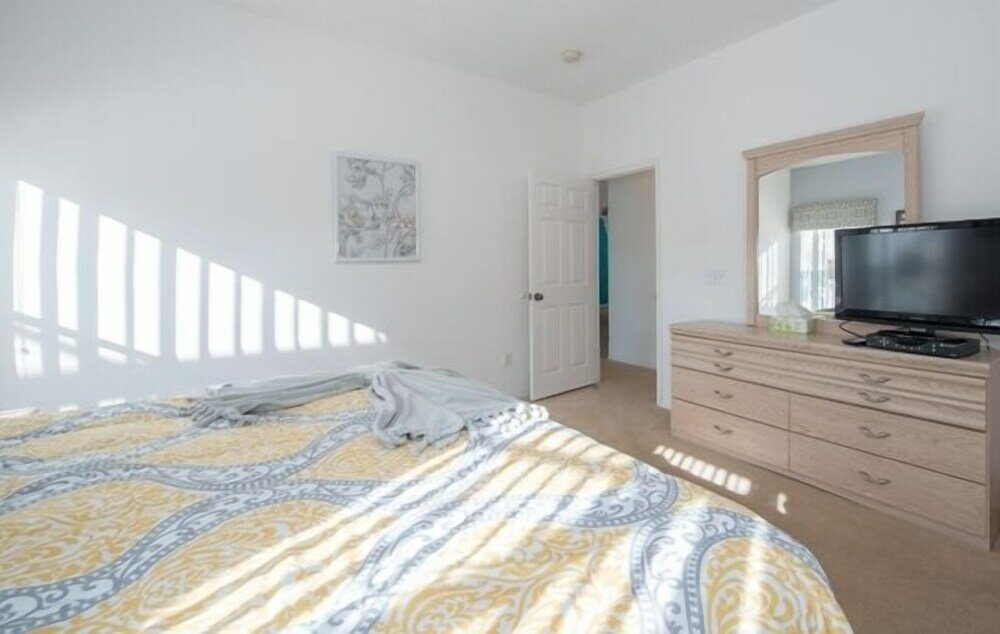 Фото Ov3252 - Hampton Lakes - 5 Bed 4 Baths Villa