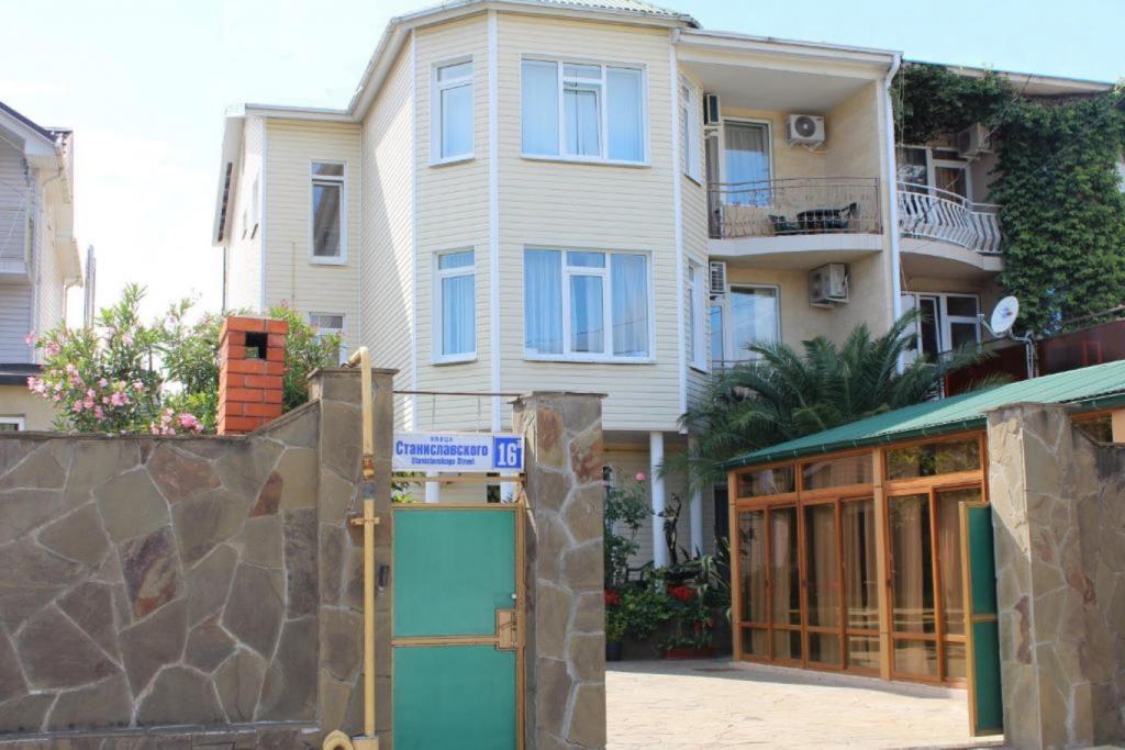 Фото отеля 1