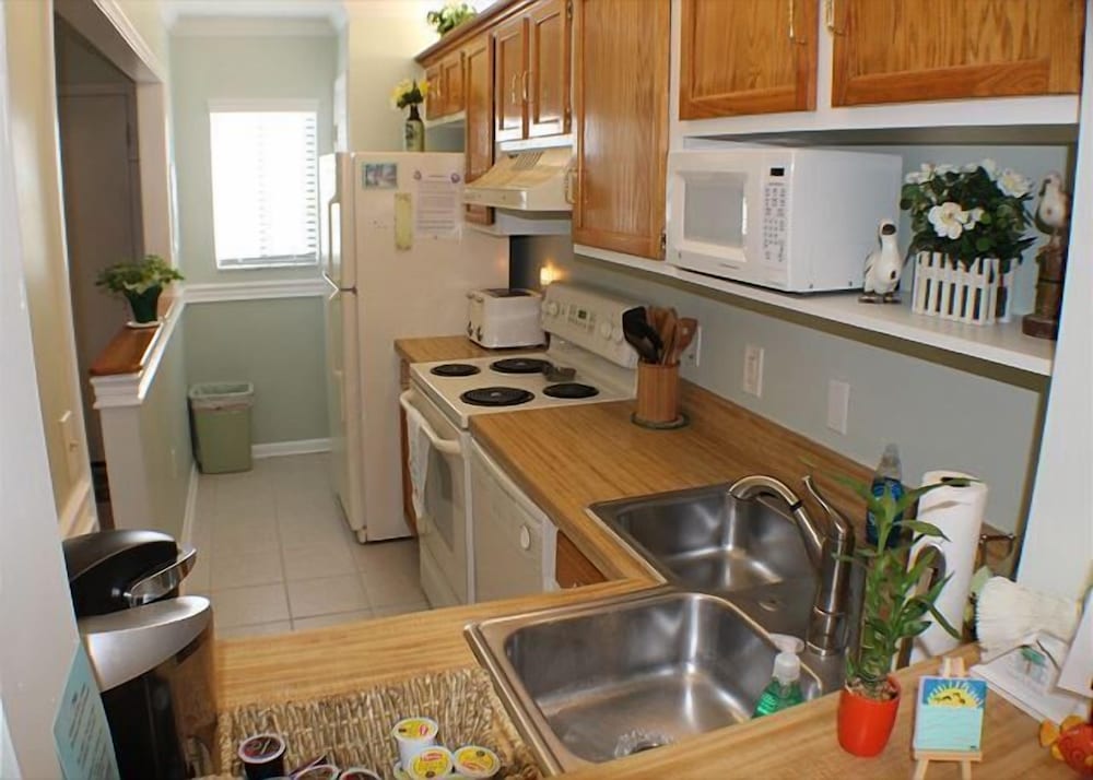 Фото Sleeps 6, Ocean View Condo, 4 Heated Pools - Summerhouse 232