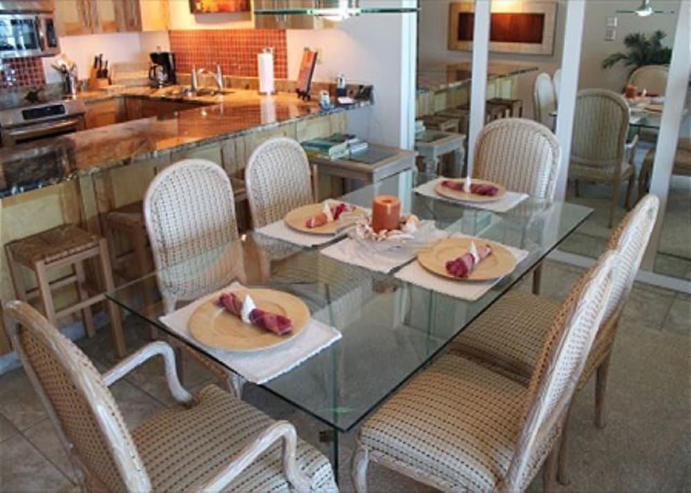 Фото 3 Bedroom Oceanfront Luxury Condo - Sand Dollar III, 404