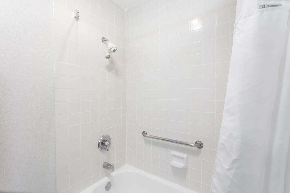 Фото Ramada by Wyndham Oceanside