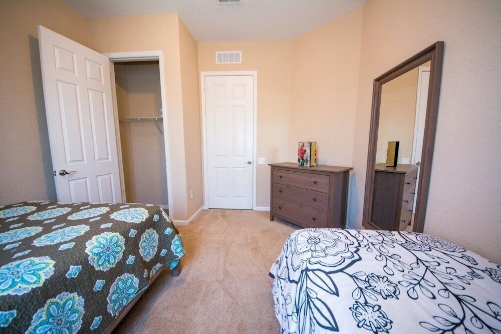 Фото H2u - Olive - Vc4804 4 Bedroom Apts by Redawning