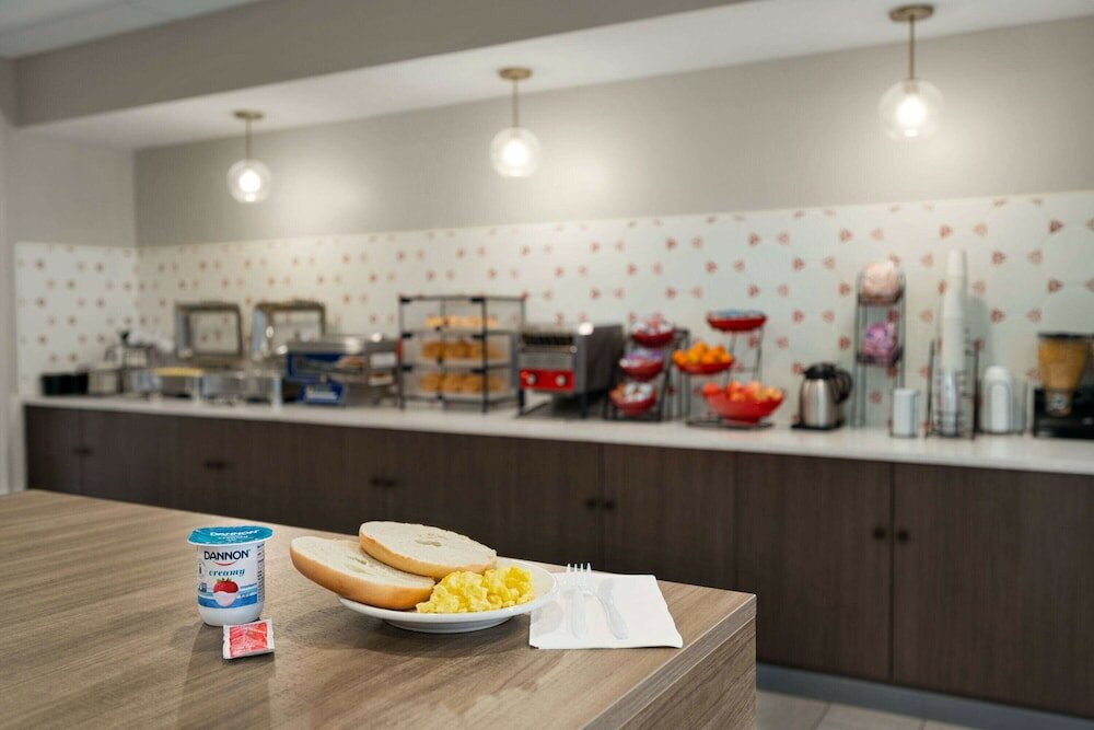 Фото Ramada by Wyndham Whitehall/Allentown