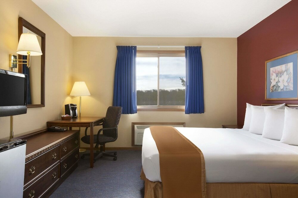 Фото Travelodge by Wyndham Motel of St Cloud