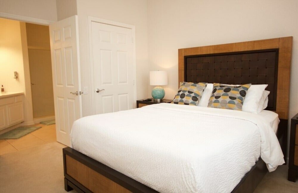 Фото Lake View Treasure 2 Bedroom Condo by Redawning