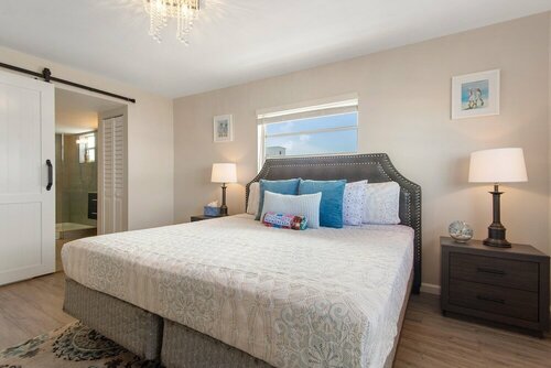 Гостиница 2Bed 2Bath with Patio on 11 Collins ave в Майами-Бич