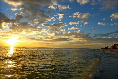 Внешний вид отеля Shoreline Island Resort - Exclusively Adult в Мадейра-Бич, фото 3