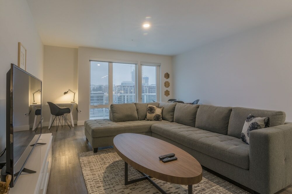 Фото Domicile Suites at Mark on 8th