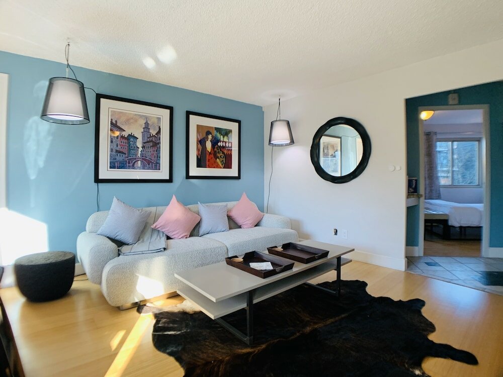 Фото Pikes meets CapHill-Convention Center