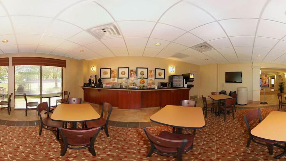 Фото Sleep Inn & Suites Airport