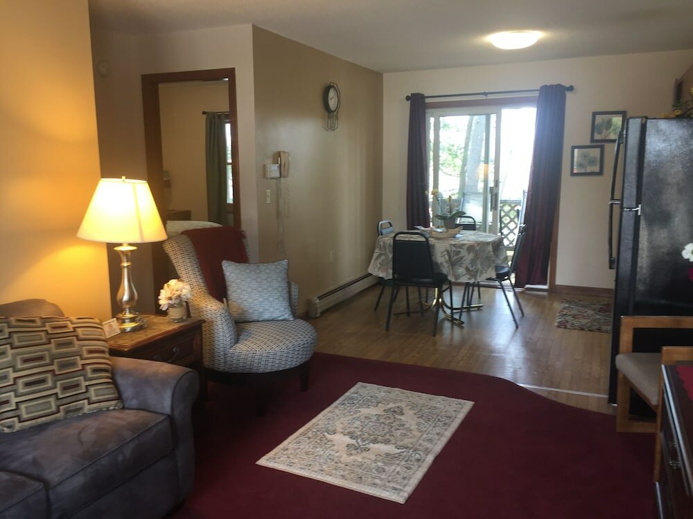 Фото Milford Motel On The River