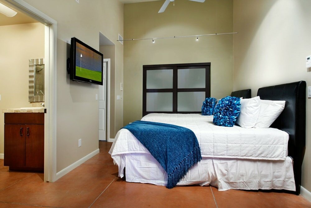 Фото Az Oasis! Heated Pool & SPA - Sport Court & Putting Greens Pool Table & Games!