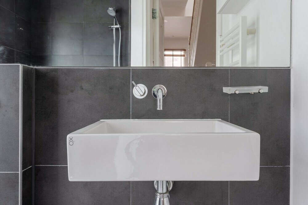 Фото Large Modern Maisonette in Southfields