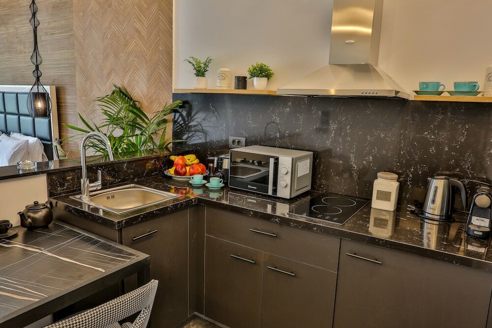 Фото Beach Walk Luxury Suites