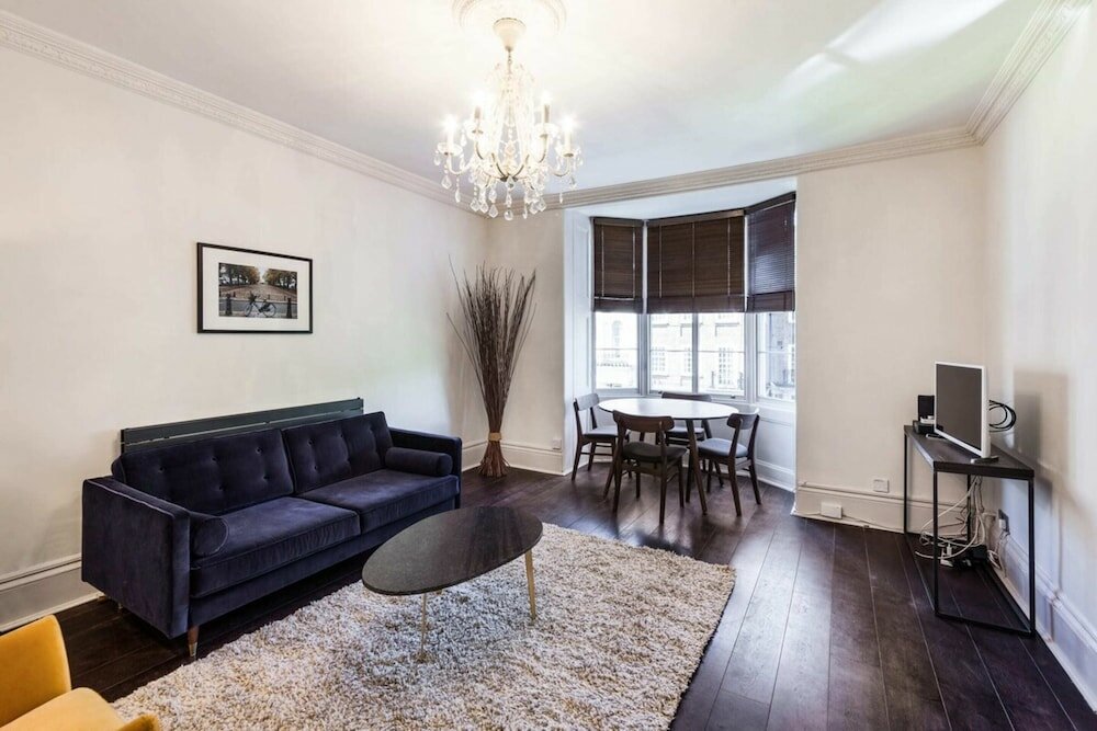 Фото Elegant, Airy 2 Bedroom Flat in Paddington