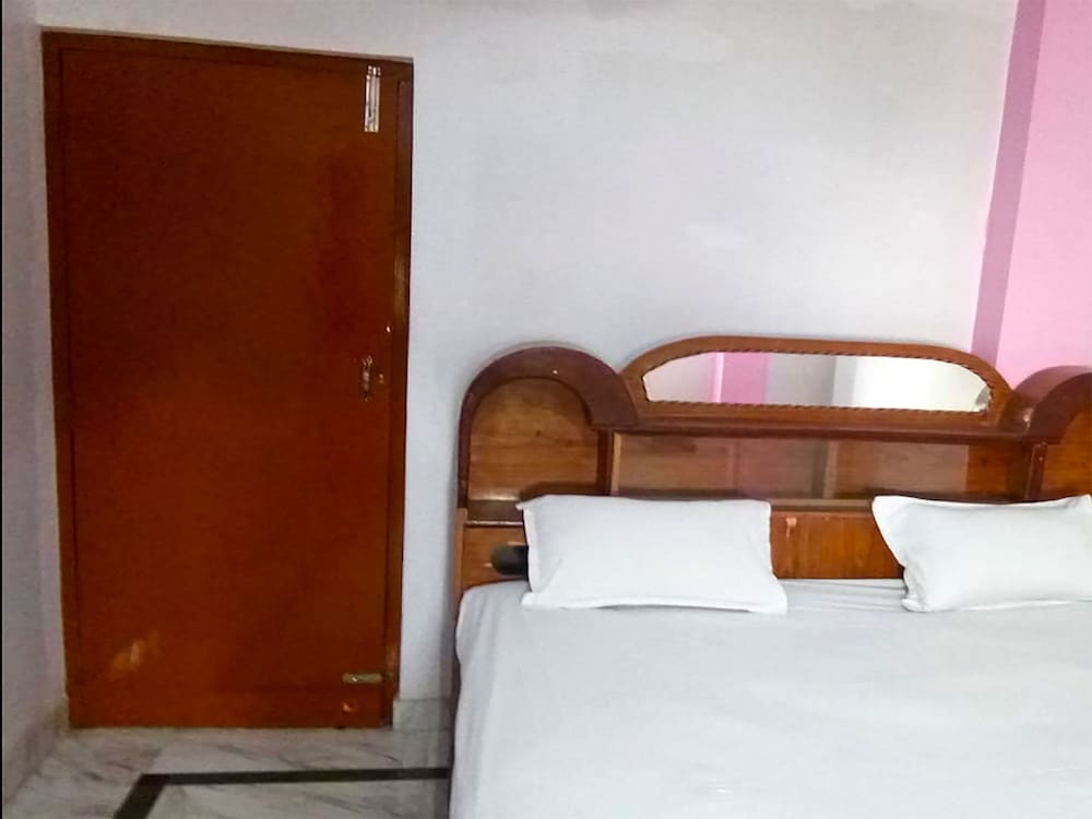 Фото Spot On 44288 Maharaja Palace