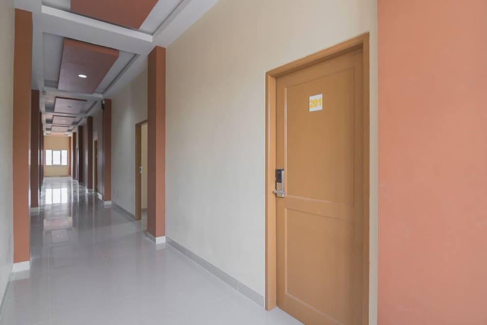 Фото RedDoorz near Islamic Center Samarinda