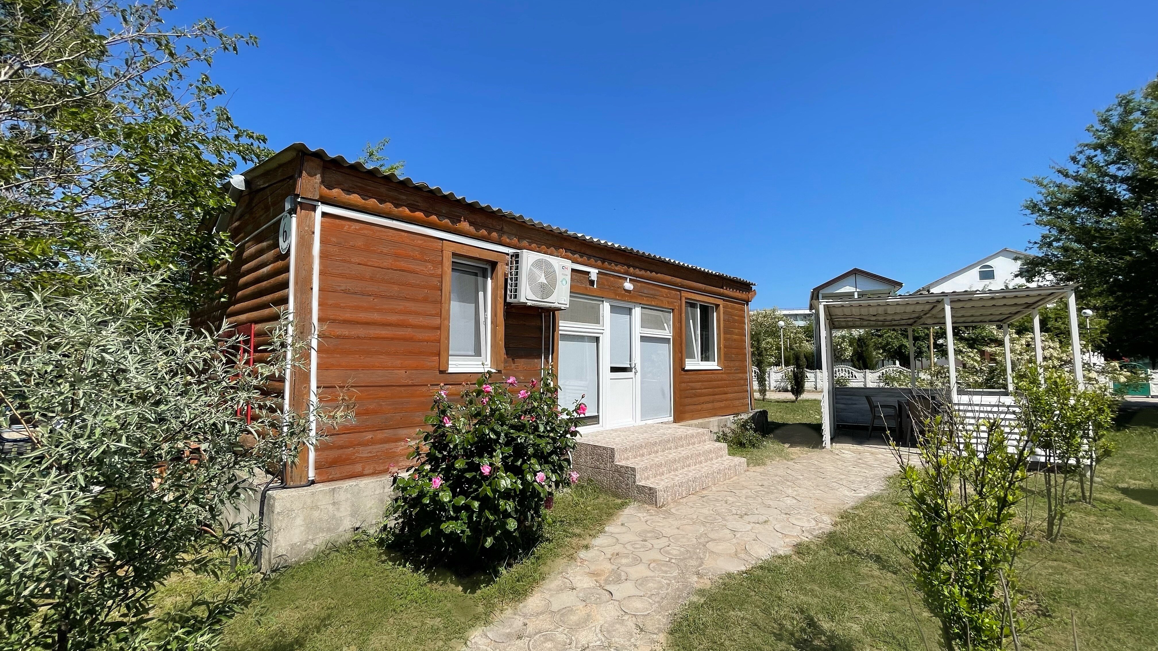 Фото отеля 2