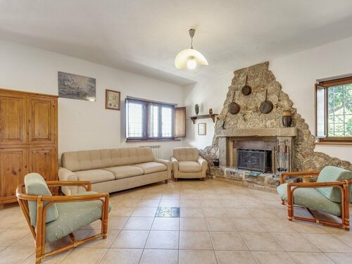 Гостиница Alluring Chalet in Motta Santa Lucia With Garden