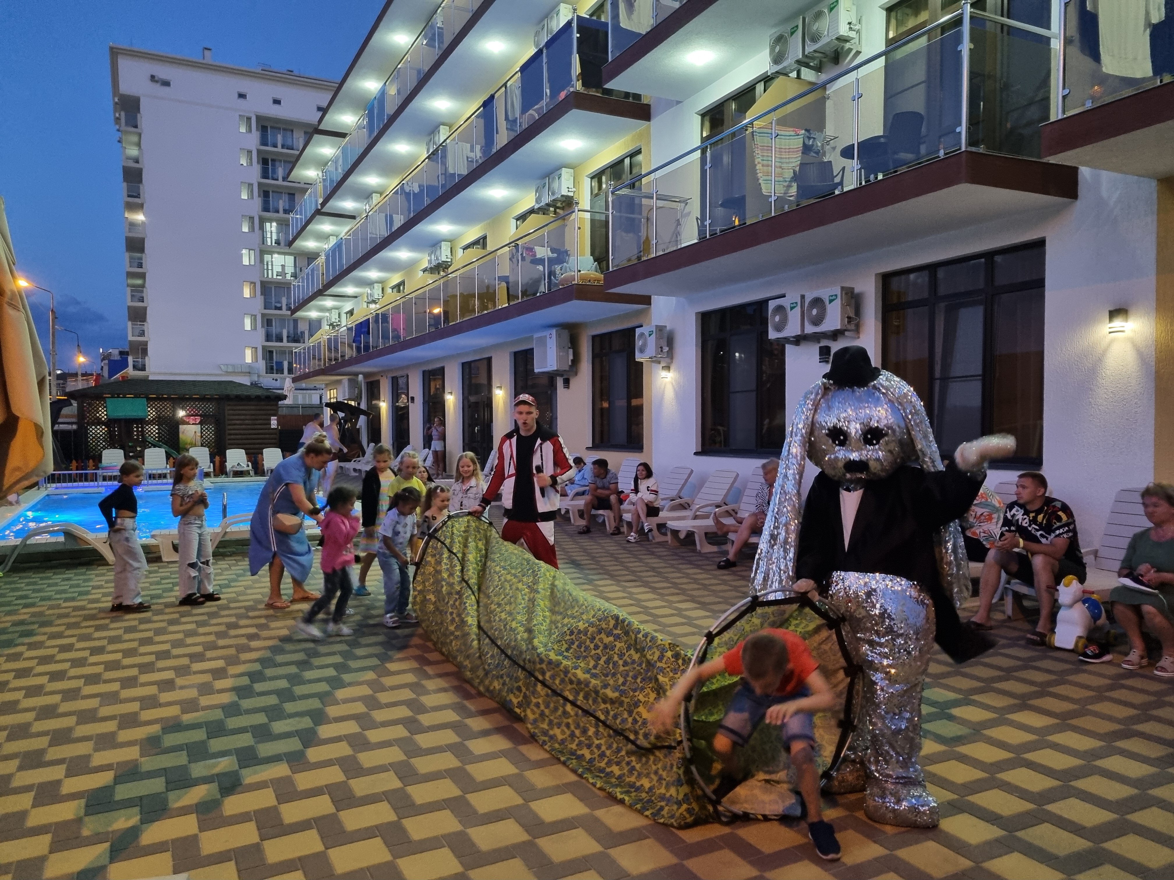 Фото Leonsia Family Hotel