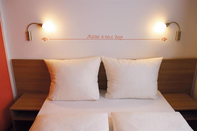 Фото Orange Hotel und Apartments