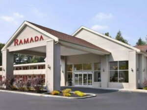 Гостиница Ramada by Wyndham Cleveland Airport West в Кливленде