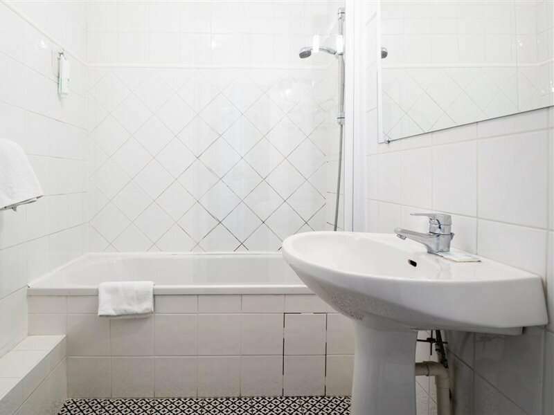 Фото Au Patio Morand Hotel