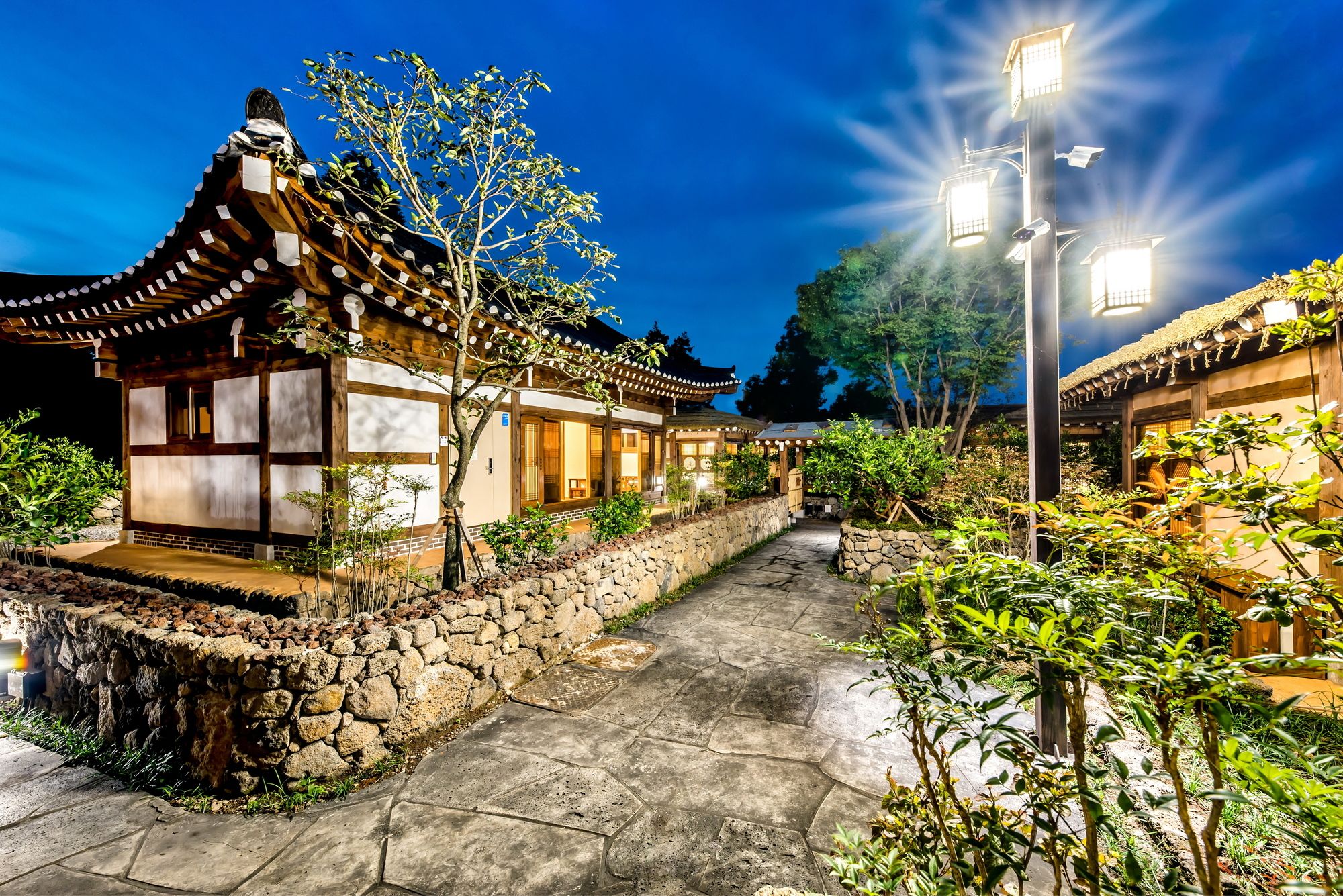 Фото Jeju Hanok Hotel Hallagung