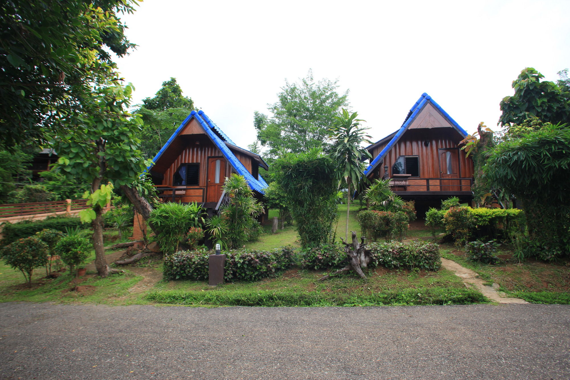 Фото Banphu Montalang Resort