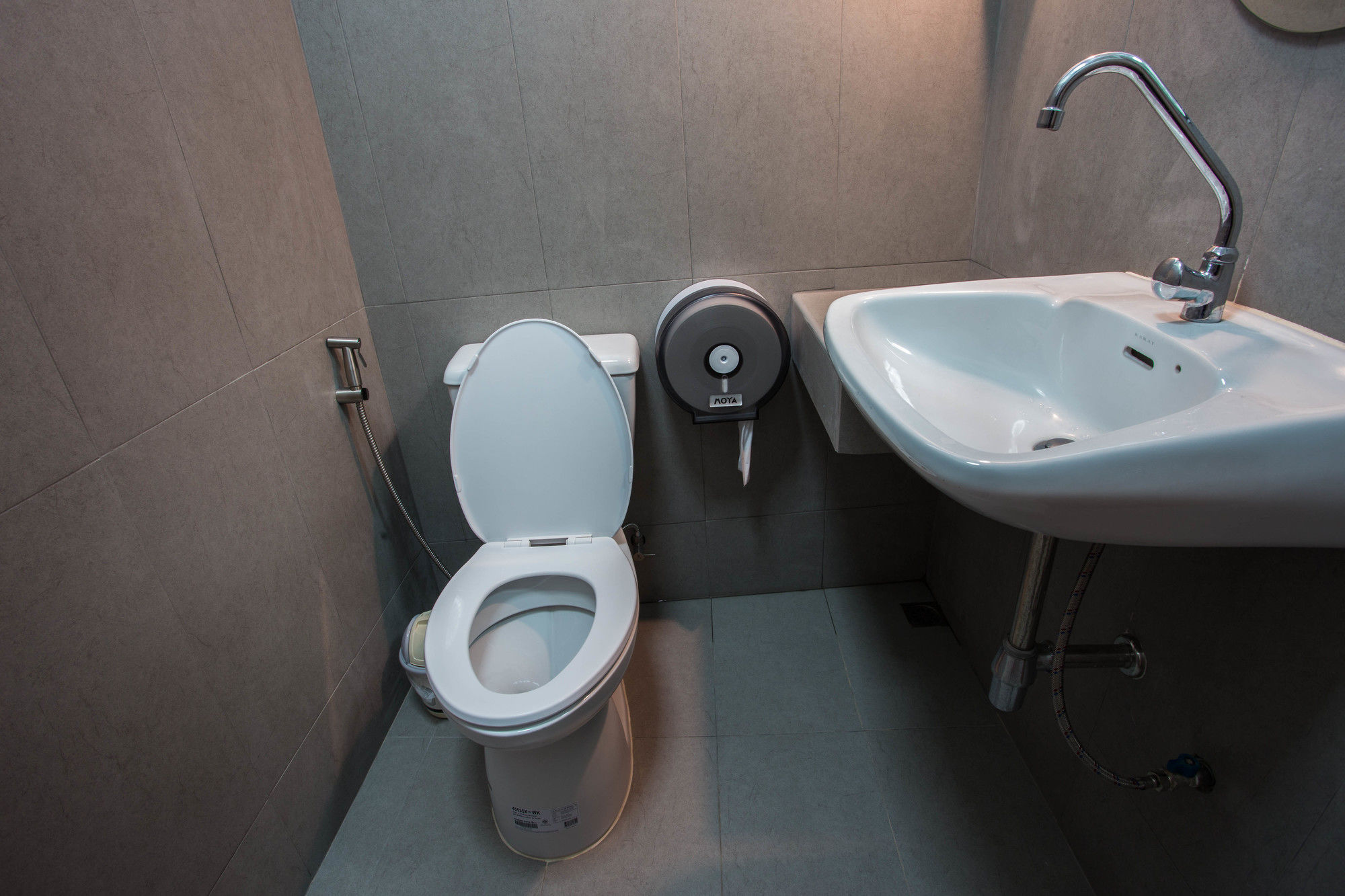 Фото Baan Gaysorn Hostel