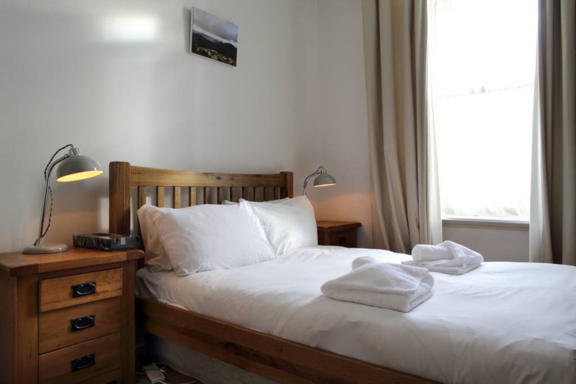 Фото Central and Spacious 2 Bedroom Flat With Garden