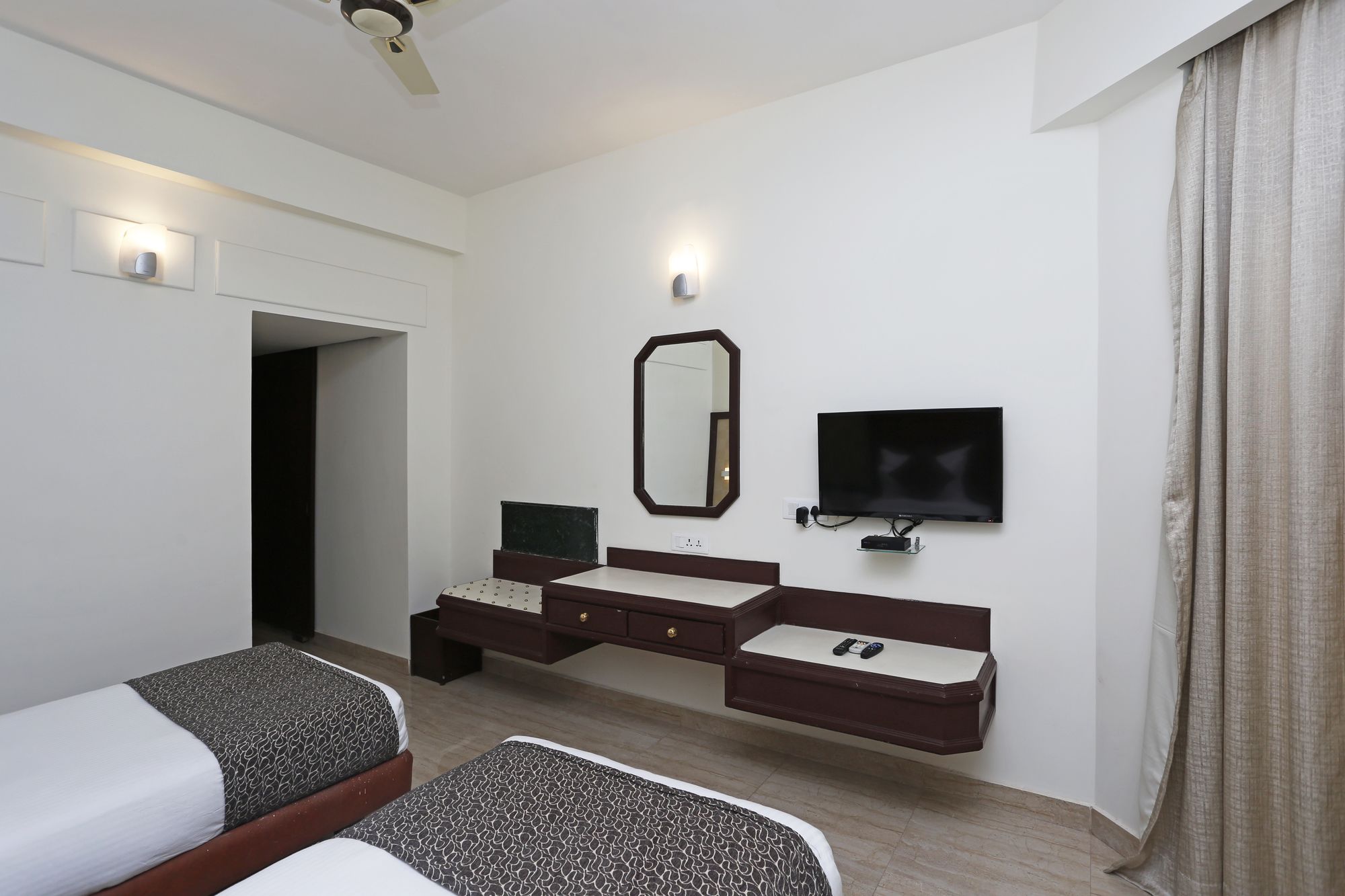 Фото Oyo 8078 The Central Palm