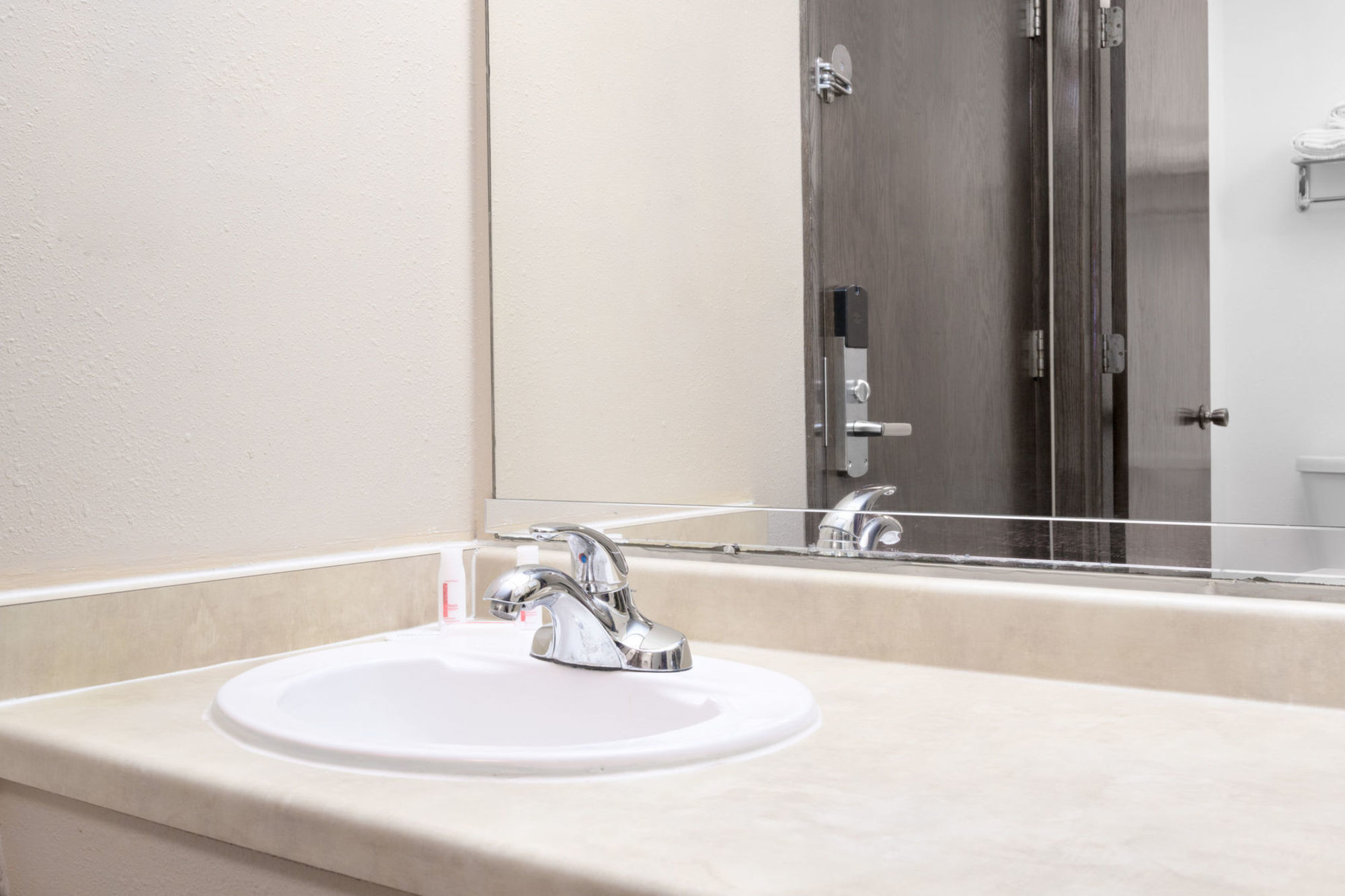 Фото Super 8 by Wyndham Rochester Mayo Clinic Area