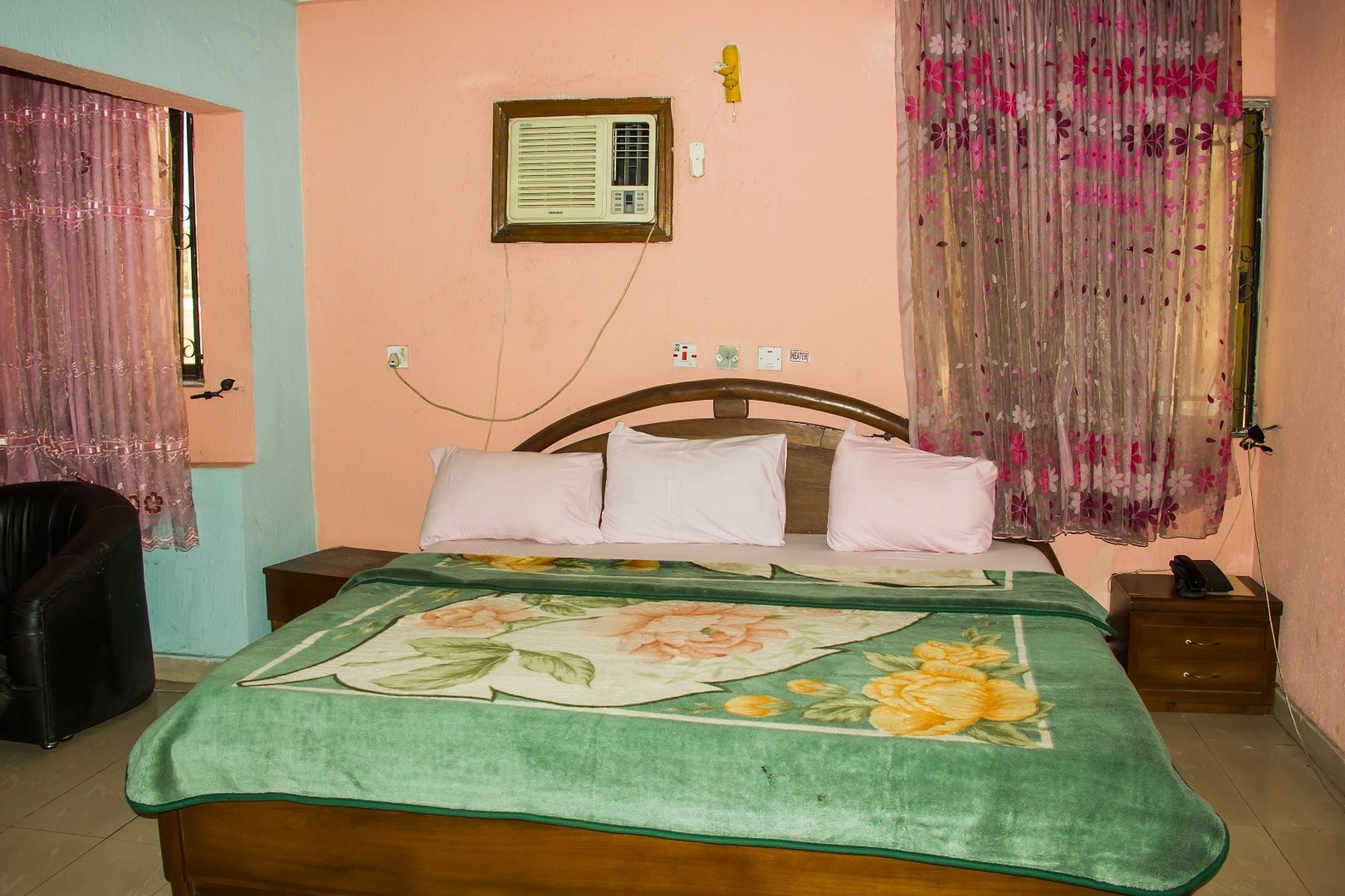 Фото Creme Suites & Hotel