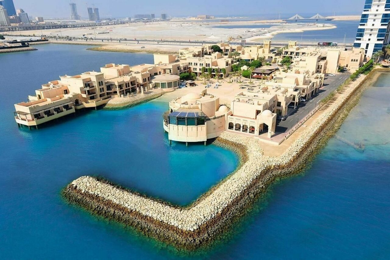 Фото Novotel Bahrain Al Dana Resort
