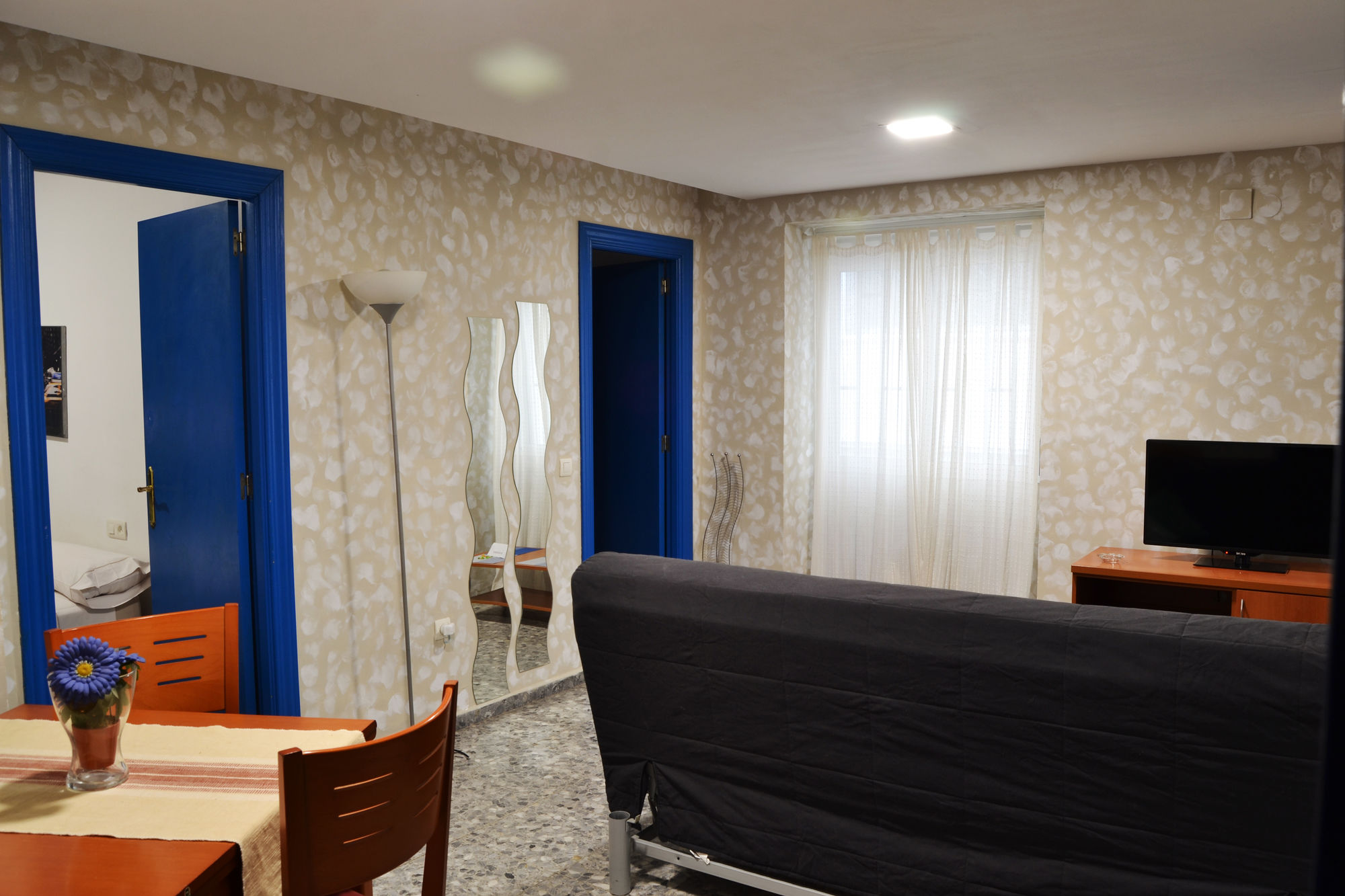 Фото Apartamentos Marques de Guadiaro 1