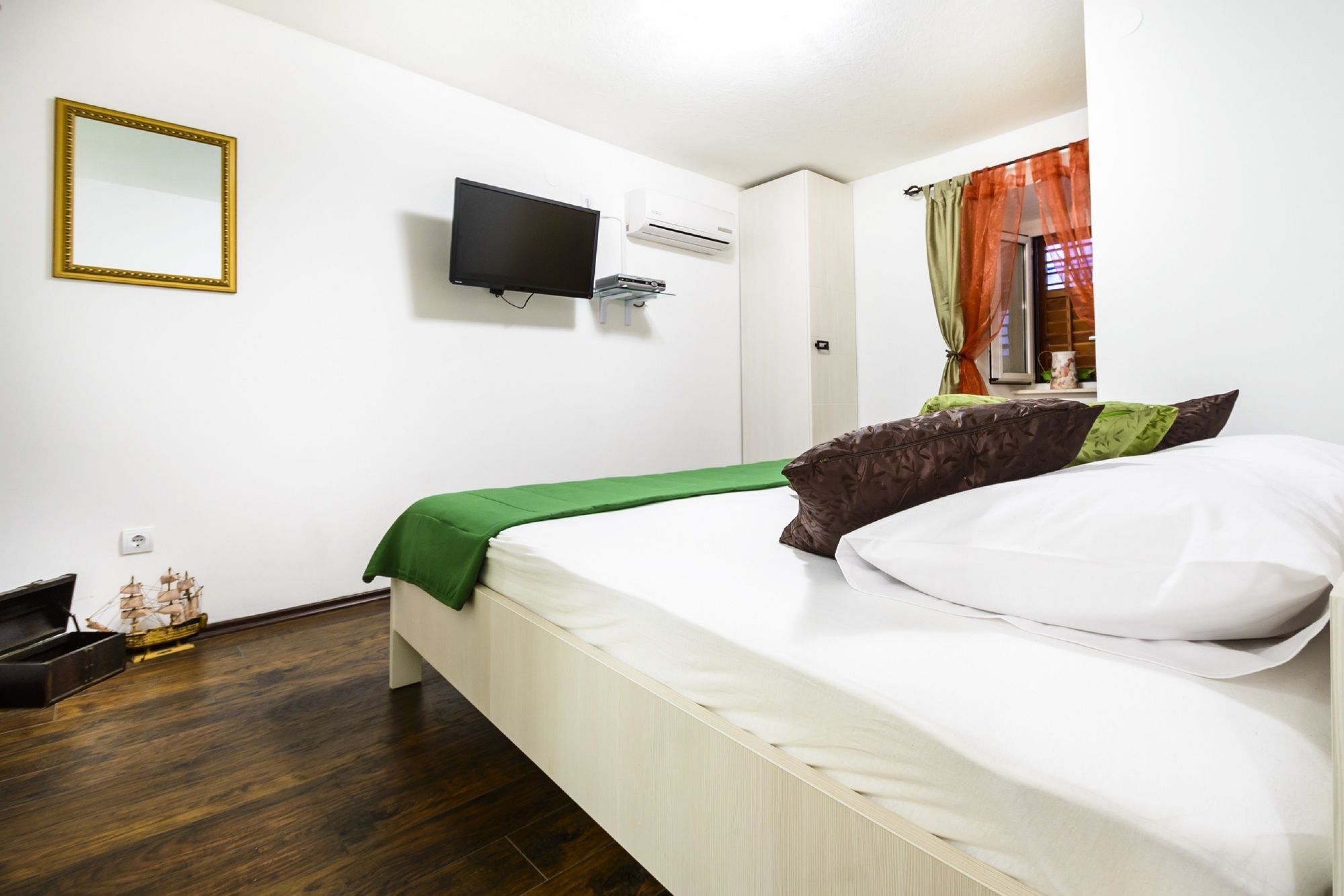 Фото Apartments Plaza