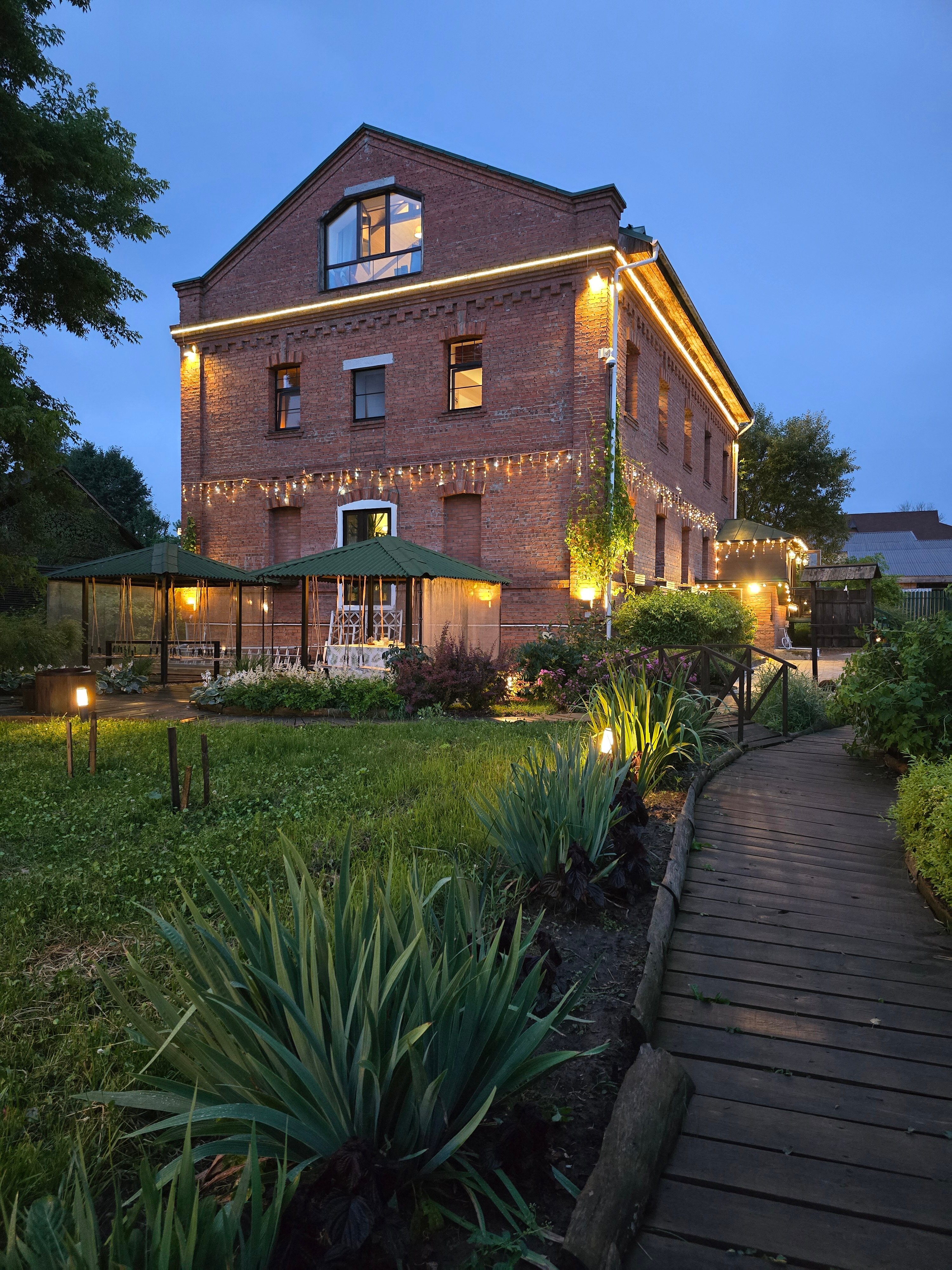 Фото отеля 2