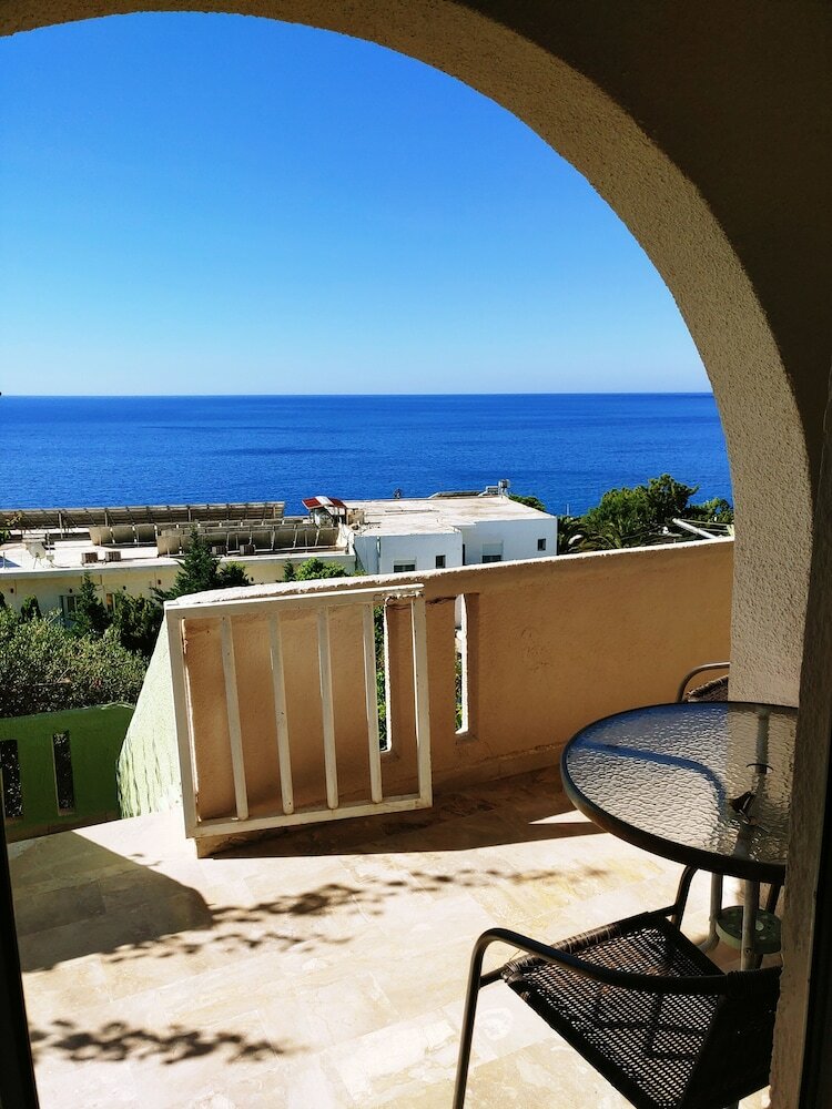 Фото Achlia Hotel