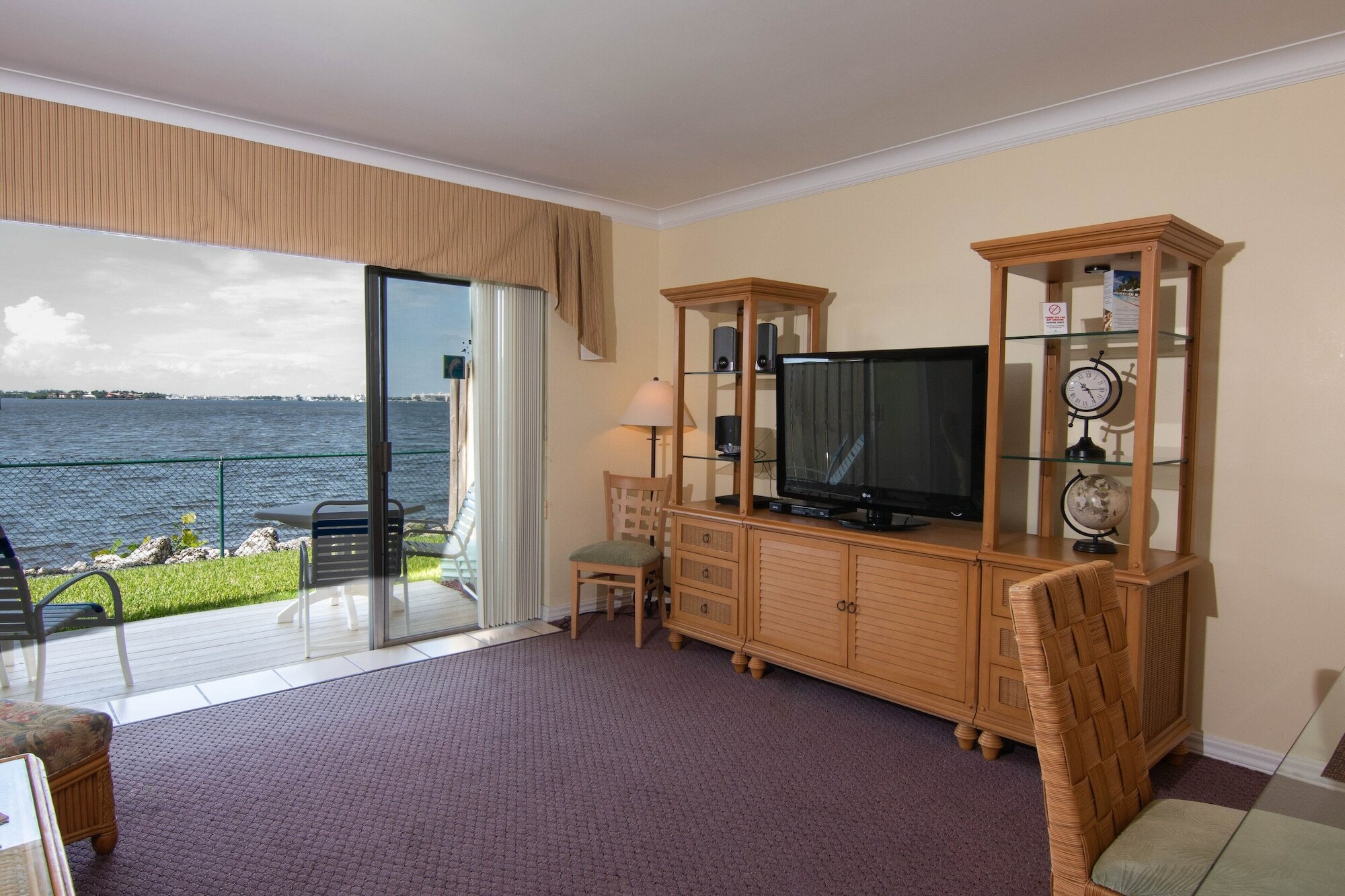 Фото Palm Beach Waterfront Suites