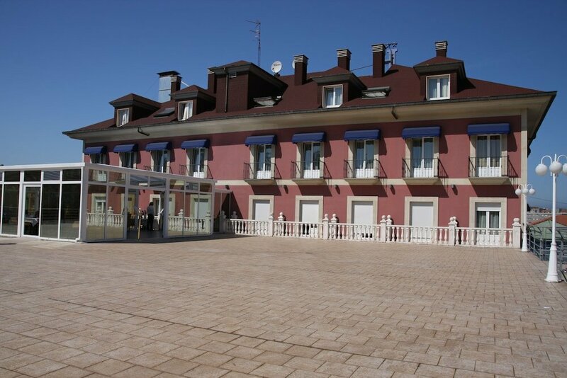 Гостиница Villa de Gijon в Хихоне