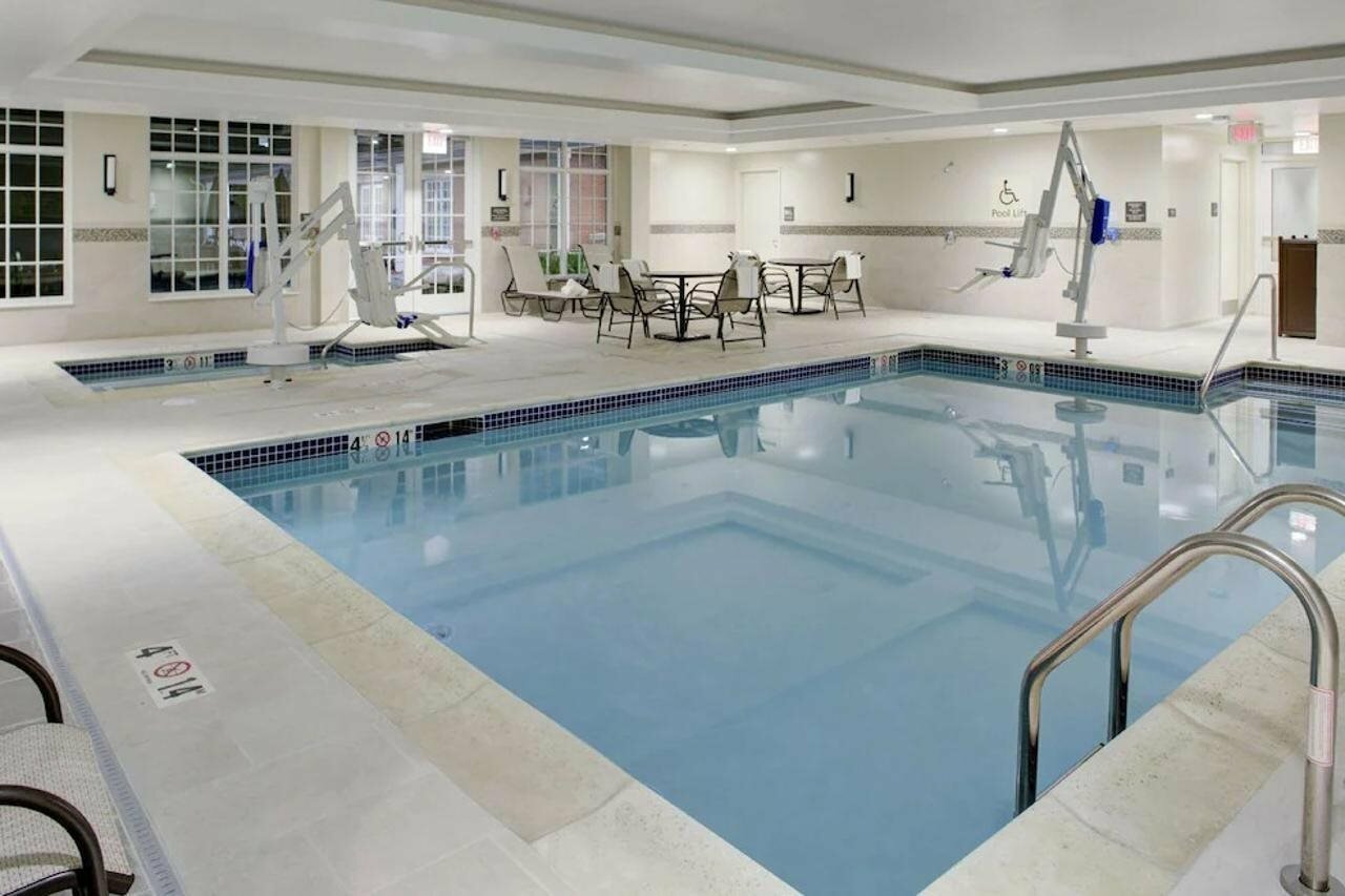 Фото Hampton Inn and Suites Manchester