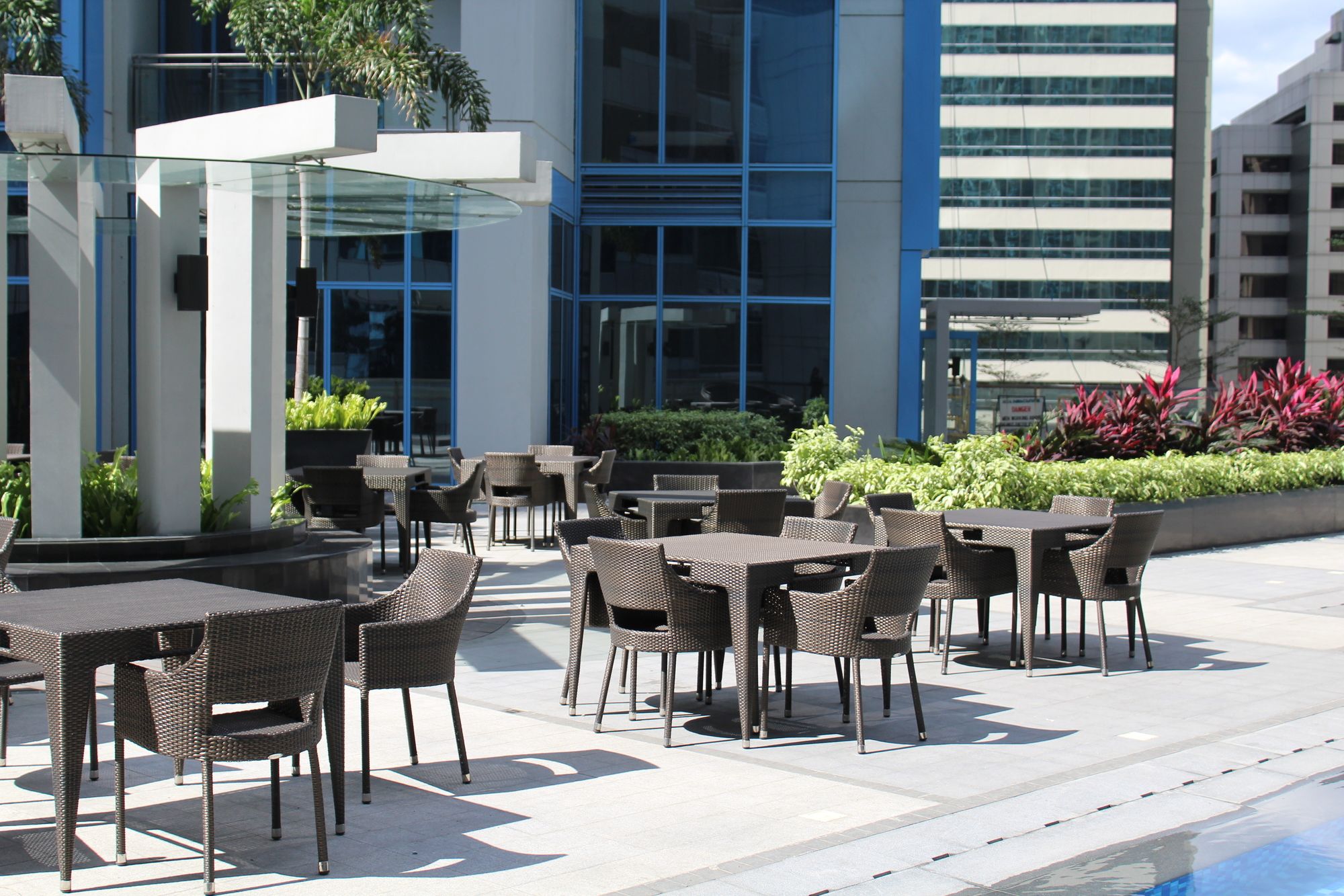 Фото CSuites at Two Central Residences