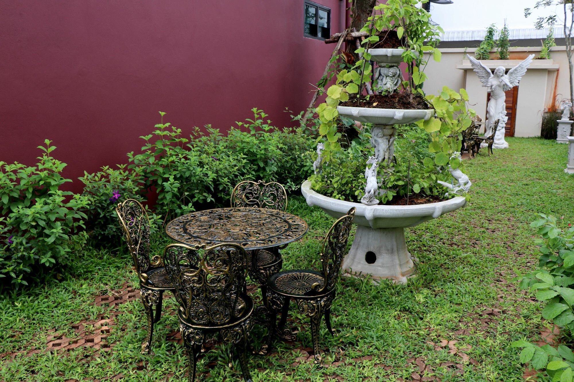 Фото Ploy's Pearl Hotel