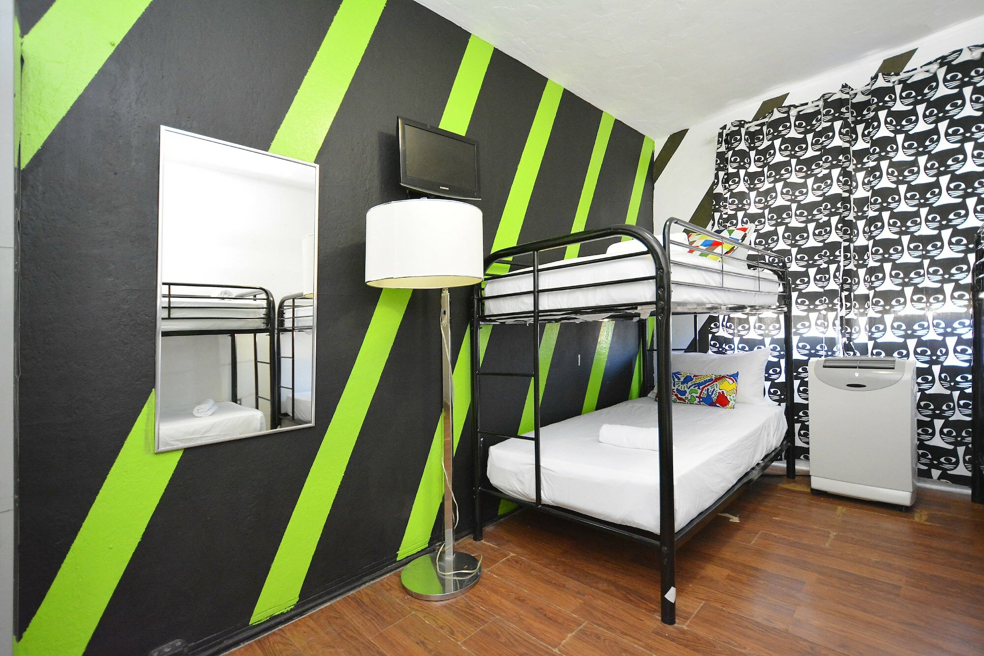 Фото South Beach Rooms and Hostel